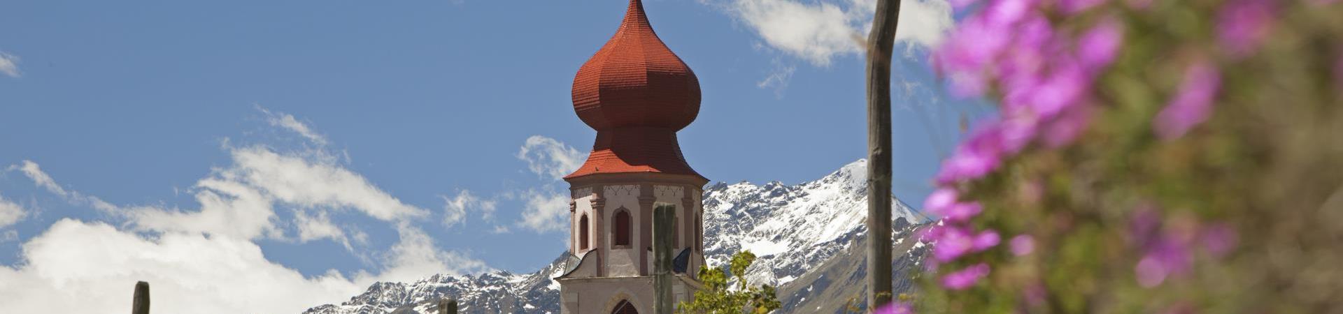 landschaft-ortsansicht-tschars-vinschgau-fb