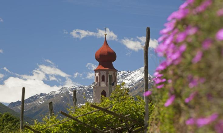 landschaft-ortsansicht-tschars-vinschgau-fb