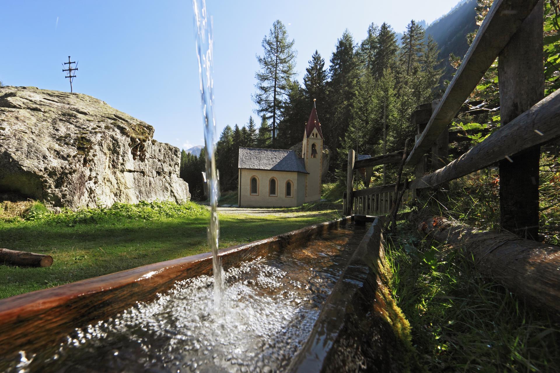 sehenswürdigkeiten-herbstauslese-kirche-maria-schmelz-vinschgau-fb