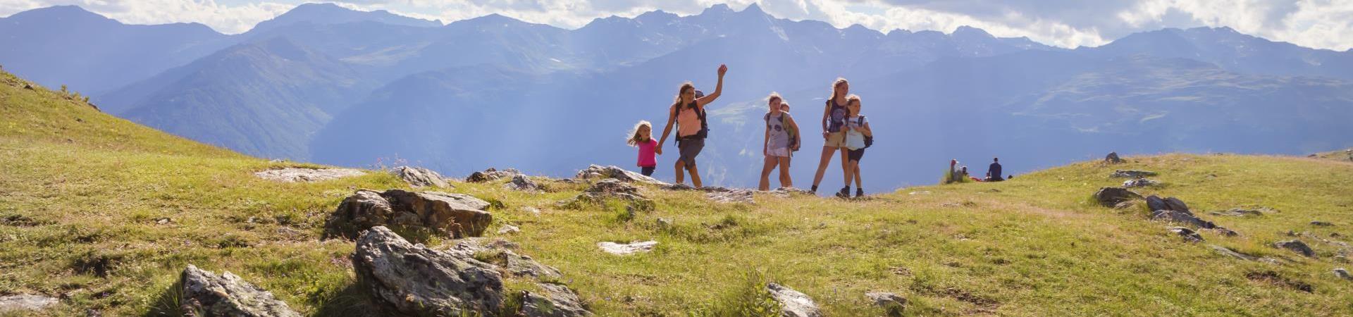 aktivurlaub-sommer-wandern-berge-fb