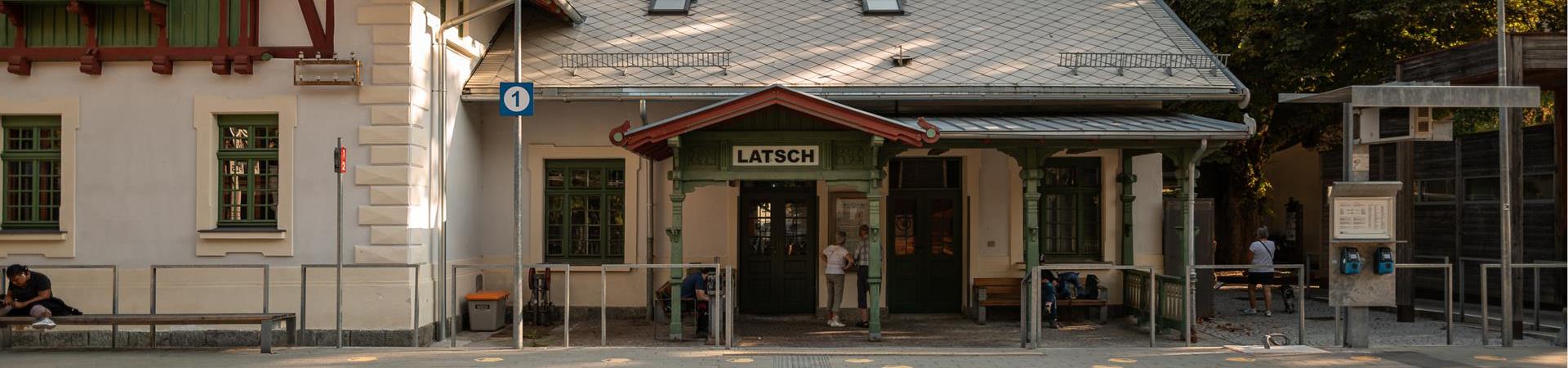 Bahnhof-Gleis-Latsch[2]