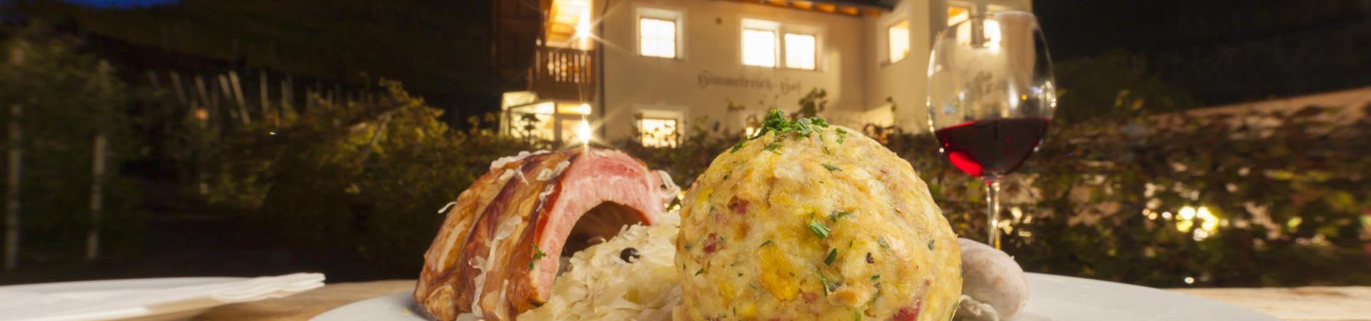 herbstauslese-gerichte-rippen-mit-knödel-vinschgau-fb