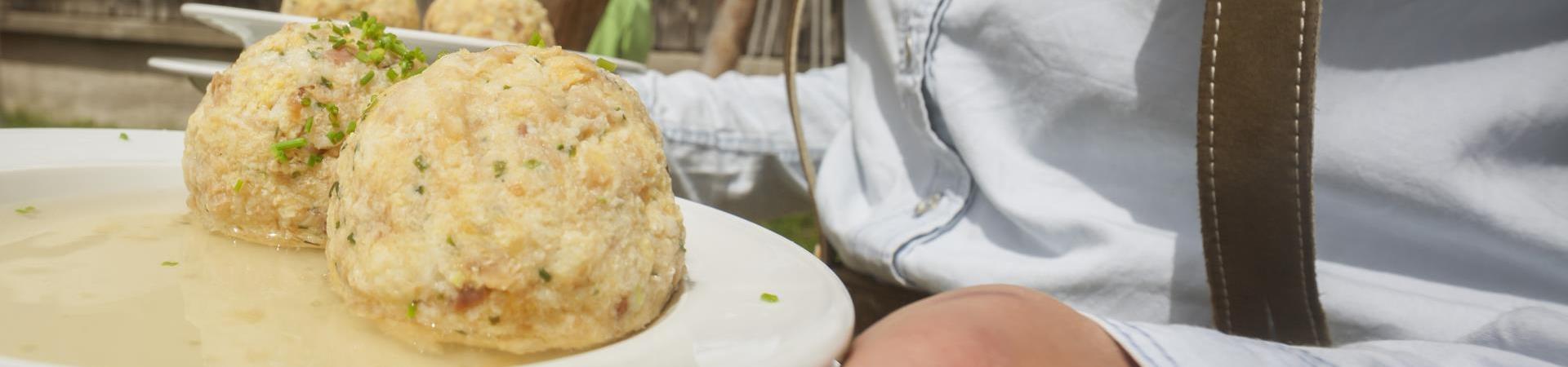 gerichte-knödelsuppe-vinschgau-fb