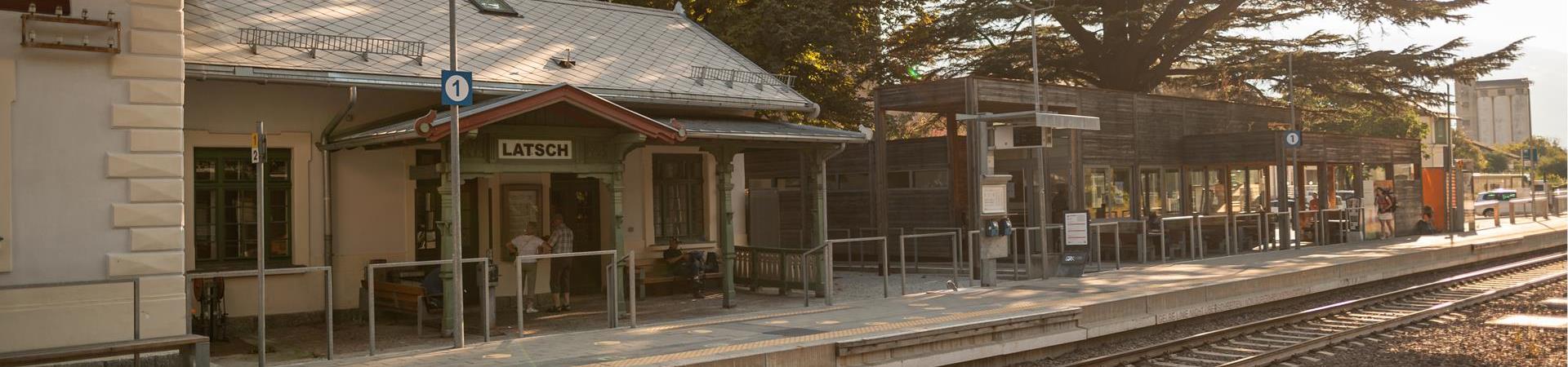 Bahnhof-Gleis-Latsch