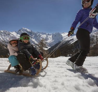 rodeln-familie-vinschgau-fb[3]