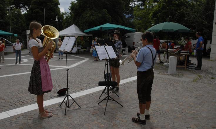 kosten-genießen-bauernmarkt-musik-schlanders-laas-gb