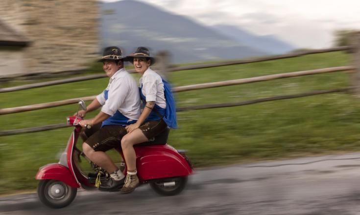 brauchtum-goaslschnöller-vespa-vinschgau-fb