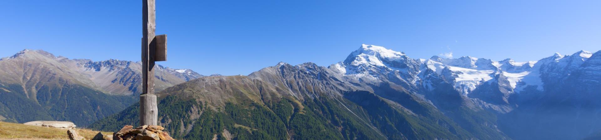 wandern-gipfelkreuz-vinschgau-fb