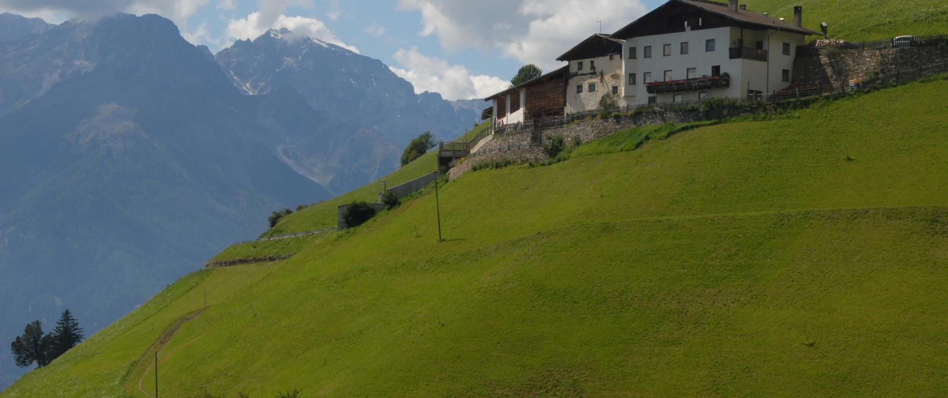 naturlandschaft-sonnenberg-bergbauernhof-schlanders-laas-gb