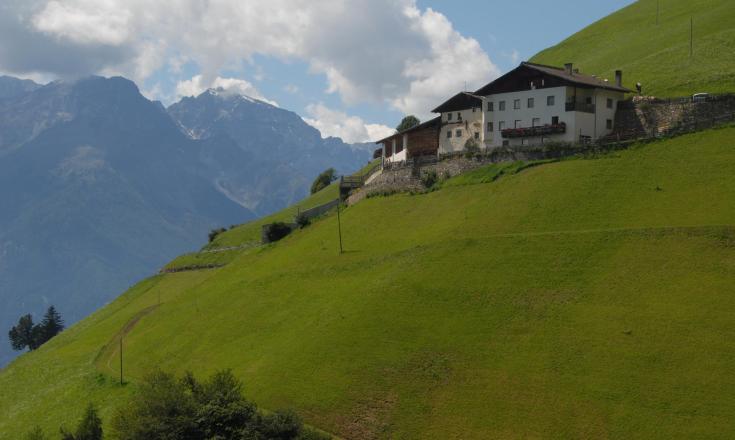 naturlandschaft-sonnenberg-bergbauernhof-schlanders-laas-gb