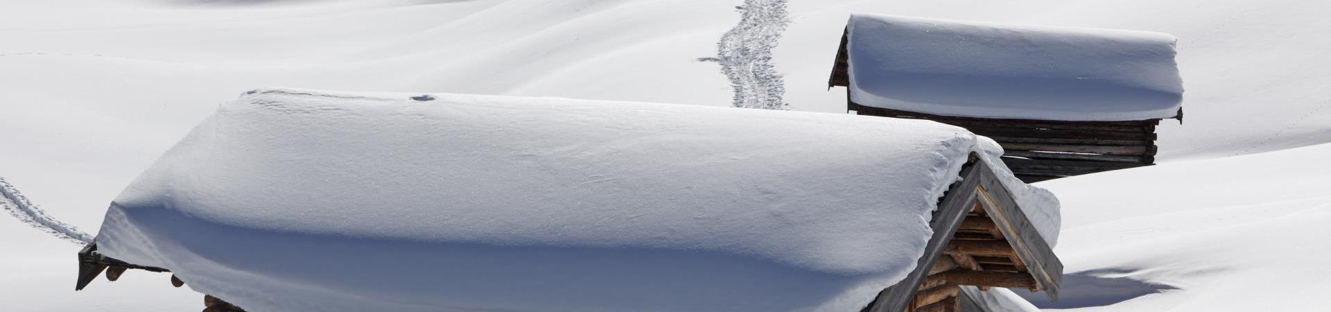 Casette coperte di neve