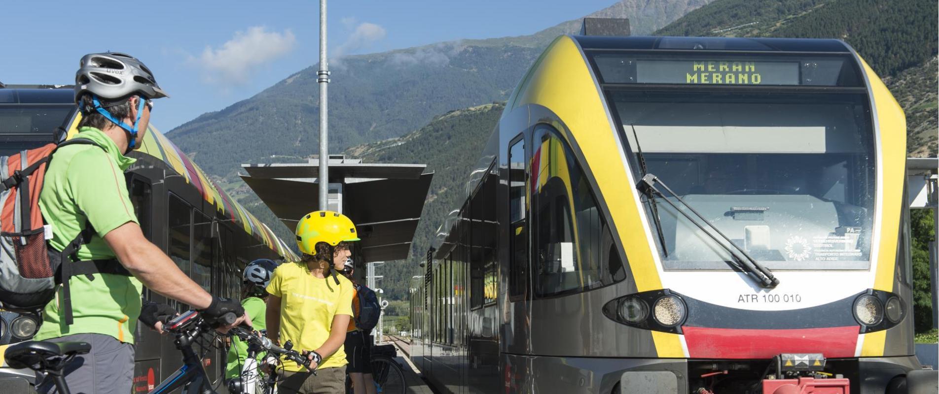 Presso una stazione ferrovia