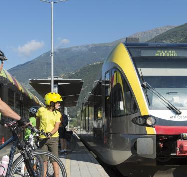 Presso una stazione ferrovia