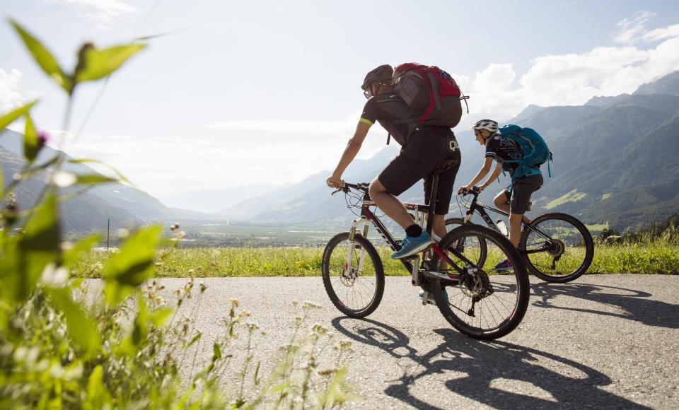 radfahren-geteerte-straße-vinschgau-fb