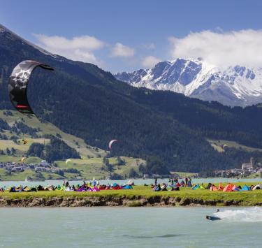Fare kitesurf sul Lago di Resia