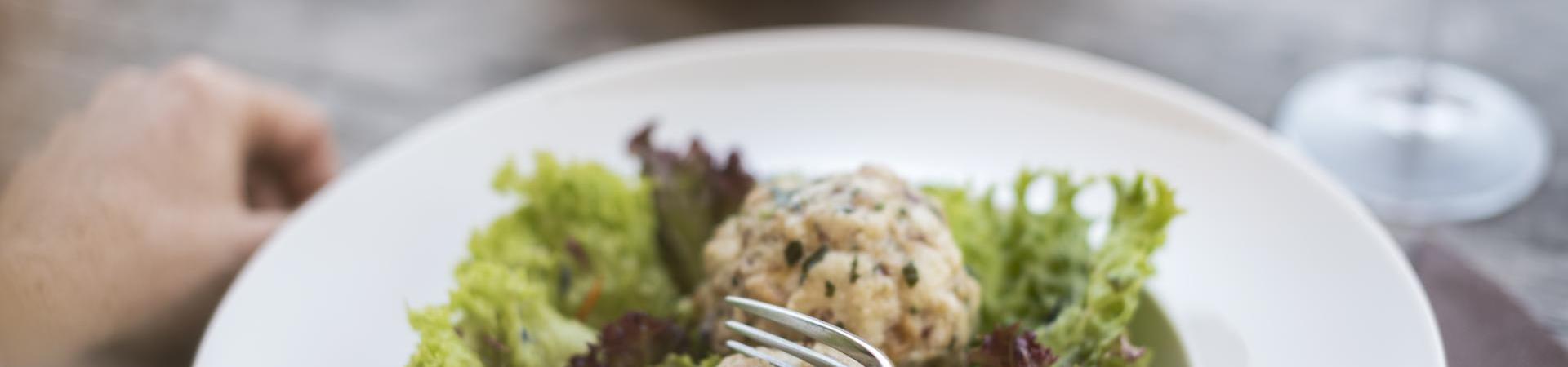 Essen-Knödel-Salat-alfi