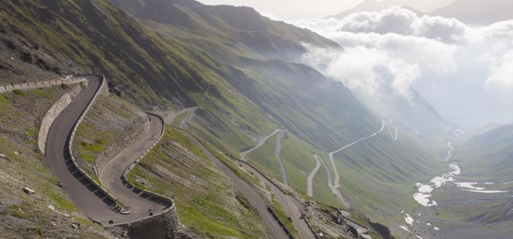 stilfserjoch-passstraße-wolken-vinschgau-fb