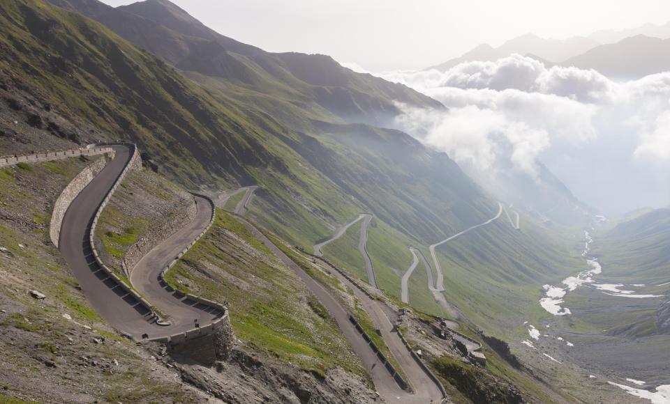 stilfserjoch-passstraße-wolken-vinschgau-fb