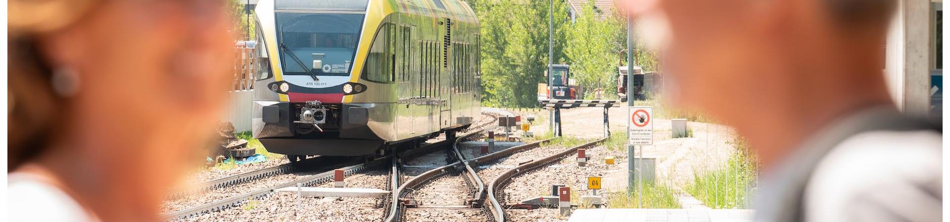 Presso una stazione ferroviaria