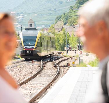 Presso una stazione ferroviaria