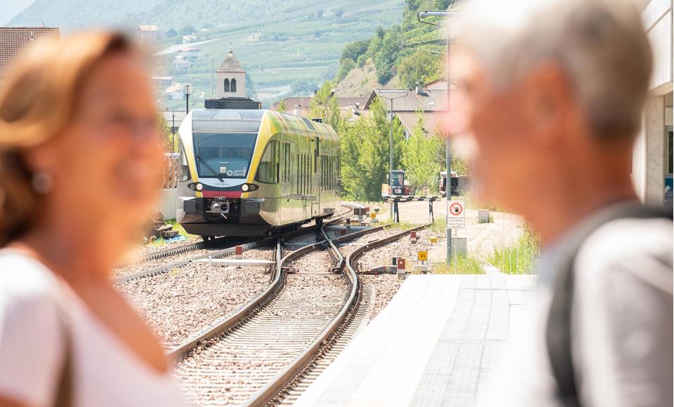 Presso una stazione ferroviaria
