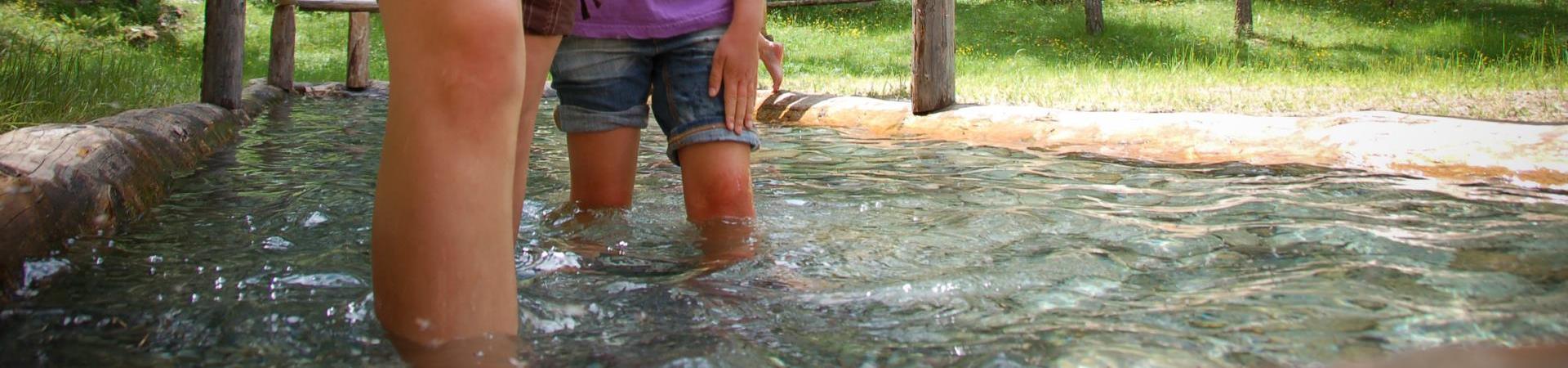 Una famiglia che fa kneipp