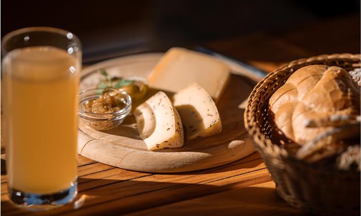 patrick-schwienbacher-käse-apfelsaft-alm-herbst-spa-6670