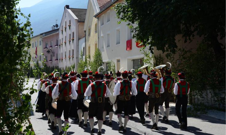 brauchtum-prozession-musikkapellelaas-schlanders-laas-gb